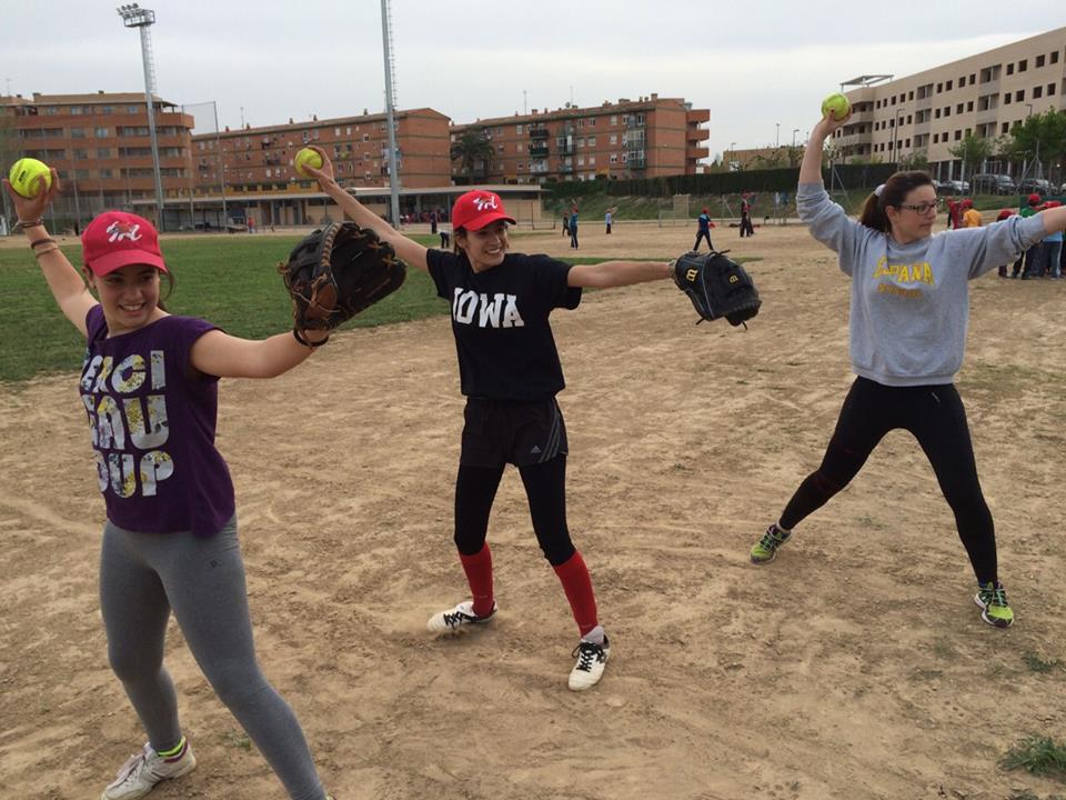 http://www.beisbolmiralbueno.es/wp-content/uploads/2015/04/softbol.jpg